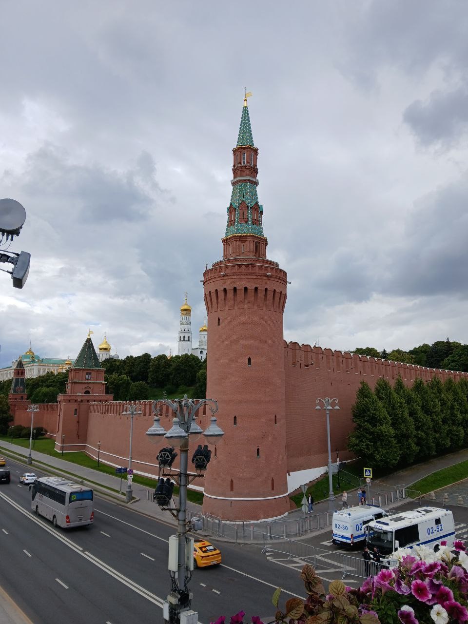 Экскурсия с Галиной прекрасная! Почти 3 часа пролетели незаметно, узнали так много нового о башнях Кремля