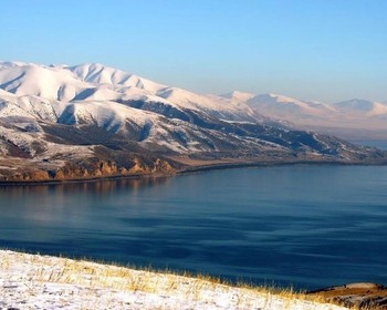 Озеро Севан и монастырь на полуострове, горно-лесной Дилижан и ещё 2 святыни
