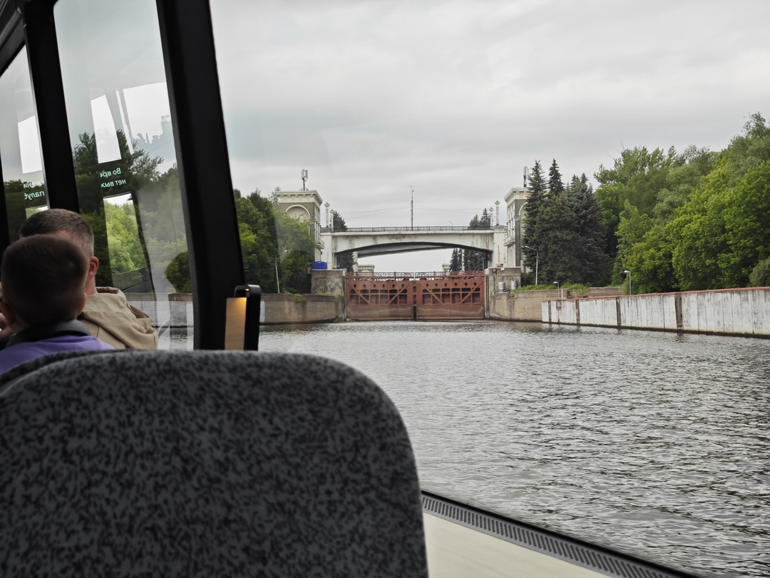 Большое спасибо за прекрасную, познавательную прогулку! Удобно, что используются радиогиды, рассказ слышно в любом месте речного