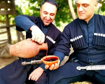 Шато Мухрани, обед в винном погребе, прогулка по Старому Тбилиси с национальным ужином