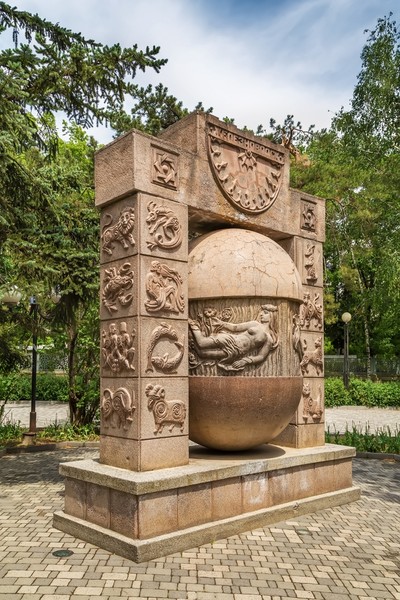 Солнечные часы «Знаки зодиака»