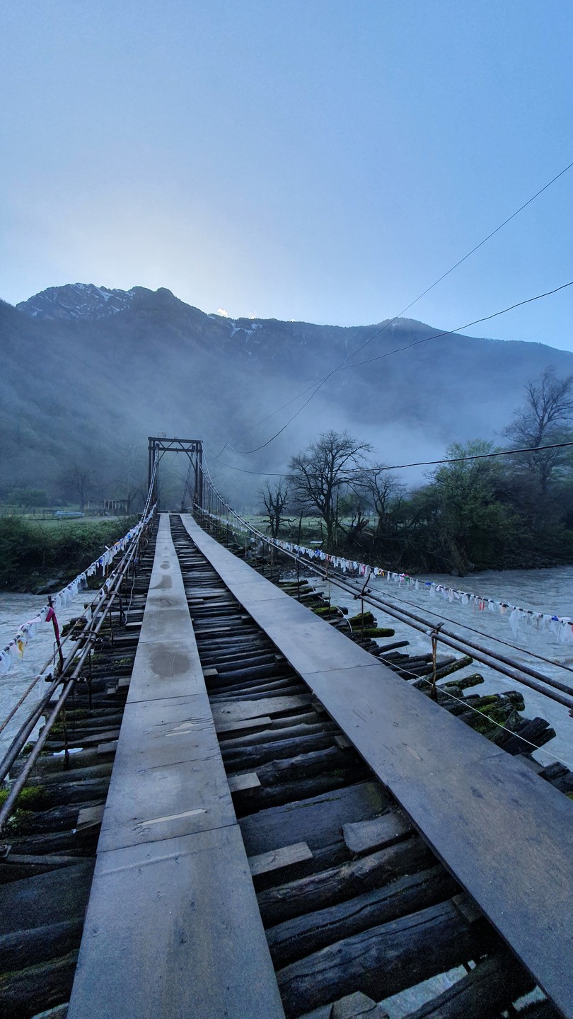 Нам экскурсия очень понравилась! Прошла на одном дыхании и невероятно интересно! Маршрут увлекательный! Авто - комфортабельный.