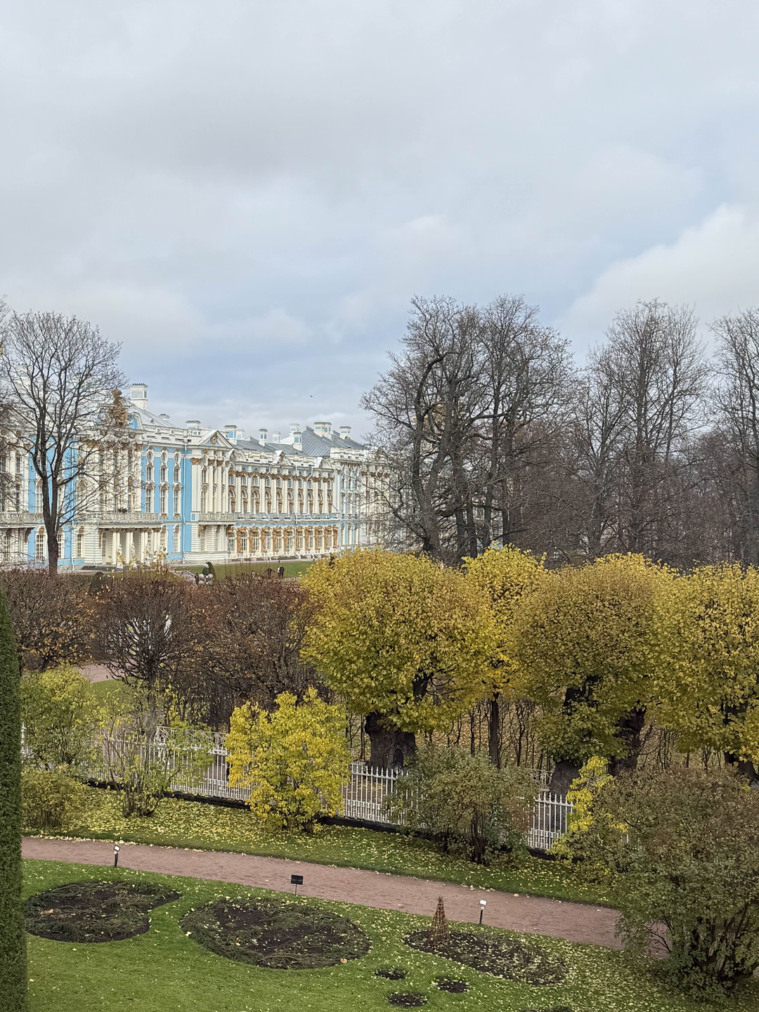 Были на экскурсии всей семьей, все прошло хорошо, все четко по времени как заявлено. Дворец производит