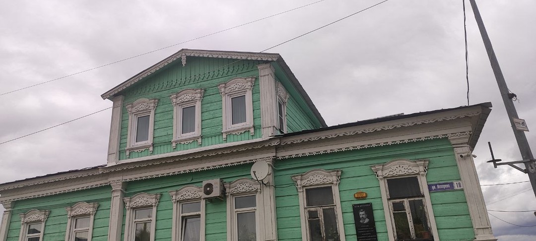 Нам не слишком повезло с погодой, зато, без сомнения, повезло с экскурсией и гидом. Александр провёл