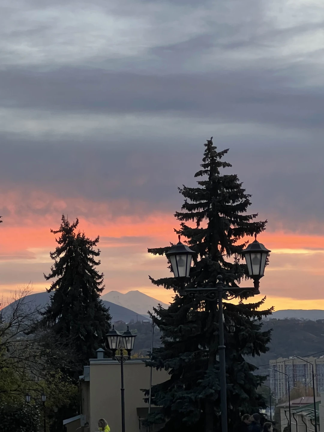 Сегодня был замечательный день! Были на экскурсии вместе с дочкой 12 лет. Остались с очень приятными