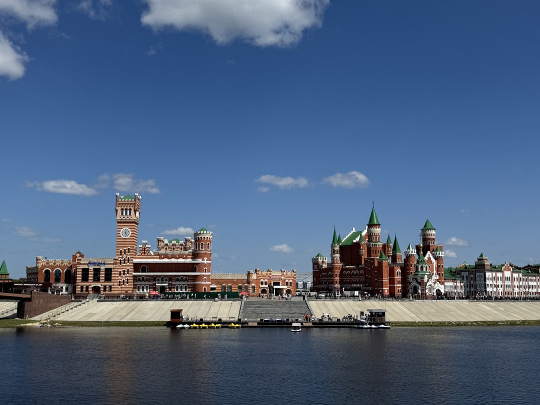 Прекрасная экскурсия оставила только приятные воспоминания. Нам очень повезло познакомиться с экскурсоводом Валерием, человек с которым