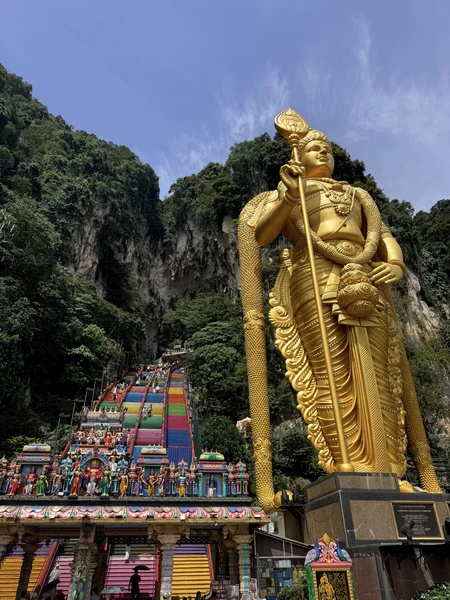 Артур, спасибо за проведенную экскурсию! Все заявленные места посетили, получили информацию о развитии и становлении Малайзии
