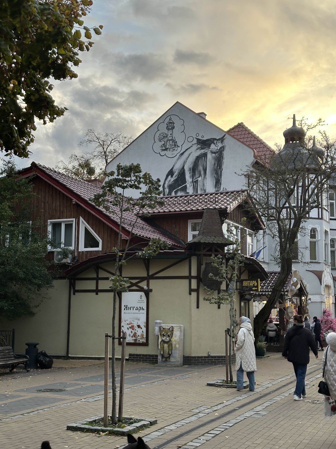 Интересная экскурсия. Человек с большим объемом знаний в любой сфере, ответил на все вопросы. Присутствовала толика