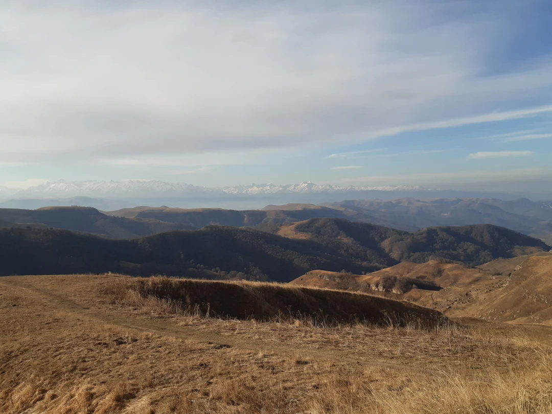 Экскурсию для нас провел Павел. Хороший рассказчик и водитель. Комфортный автомобиль. Сидели на заднем сиденье, все