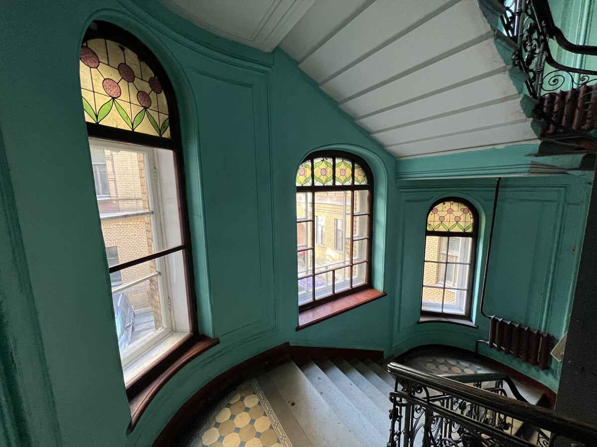 Питерский вайб: парадные, дворы-колодцы и коммуналка Довлатова (15/17)