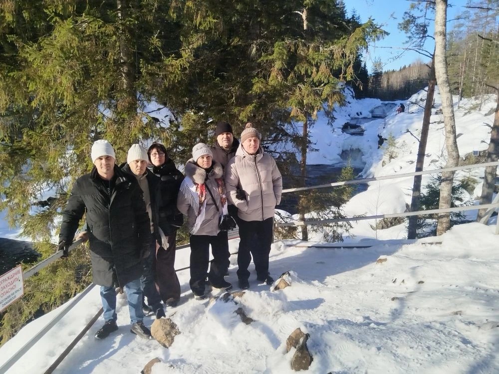 На выходные в марте решили посетить Карелию. Поезд прямой из Москвы в Петрозаводск. Так как только