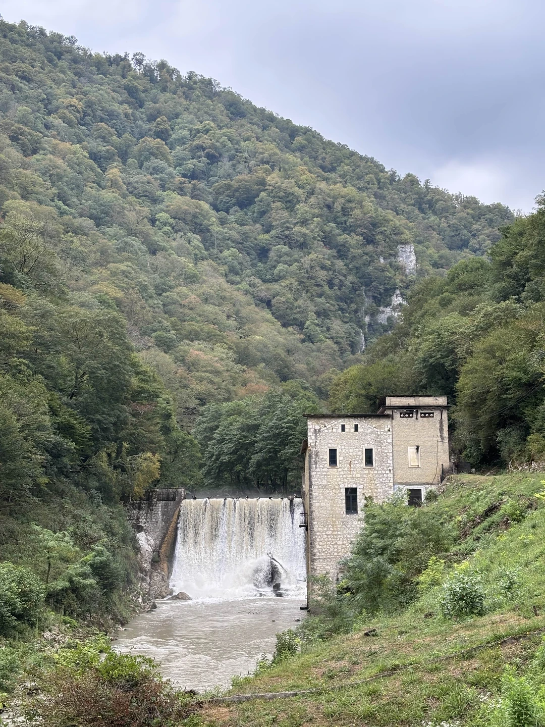 Были на экскурсии вчетвером вместе с родителями. Экскурсия заняла целых 13 часов. Но пешие маршруты чередовались