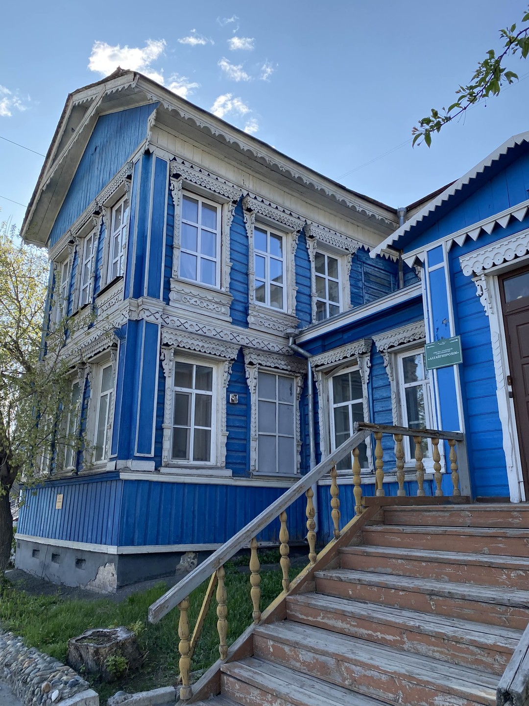 Очень интересно и познавательно! Внимание к собеседнику, много интересных фактов и истории! Хороший и красивый город, где сочетается не сочетаемое!