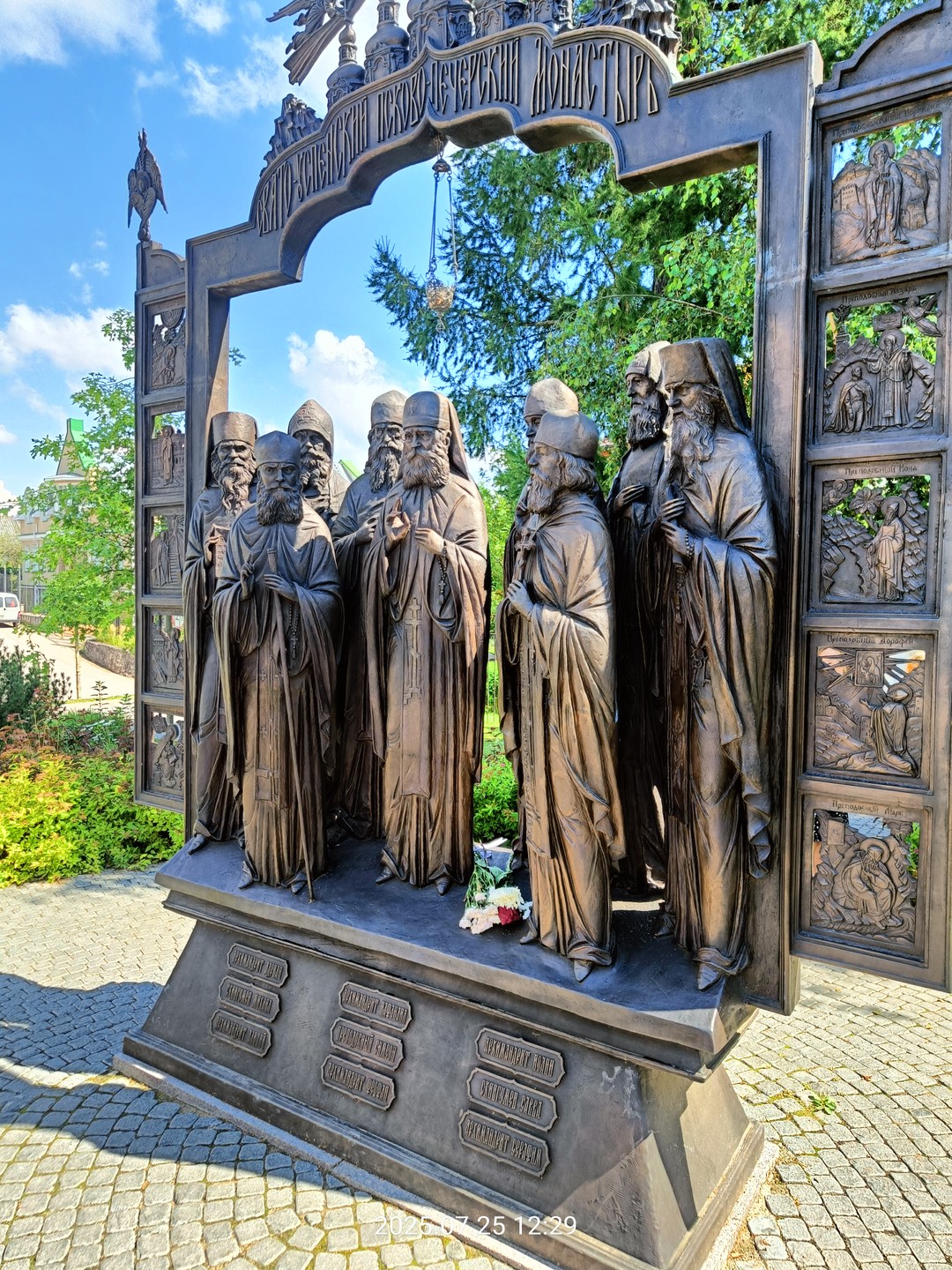 Автобусная экскурсия из Пскова в Изборск и Печоры (Дмитрий)