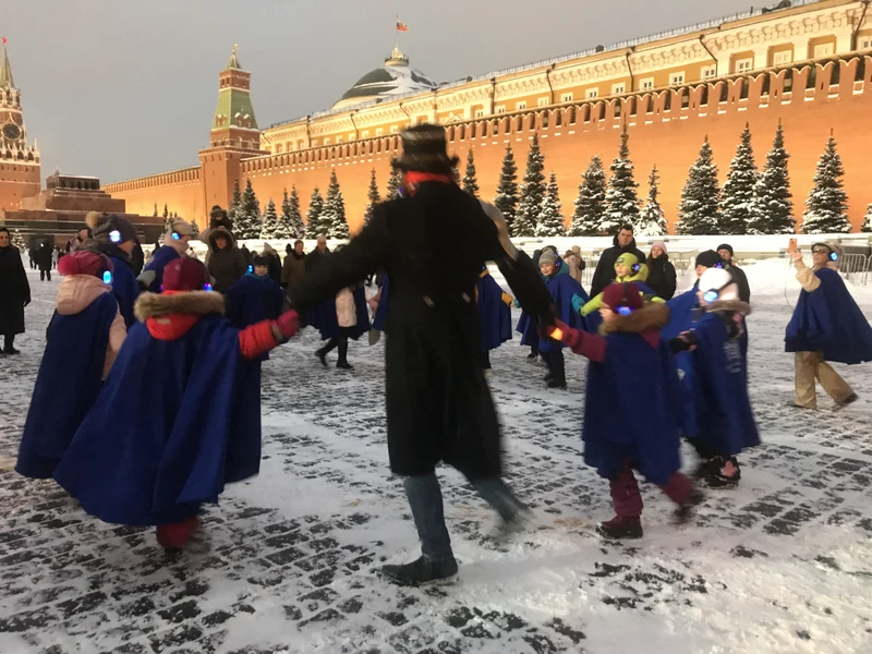 Рождество вокруг света: иммерсивная прогулка по предпраздничной Москве