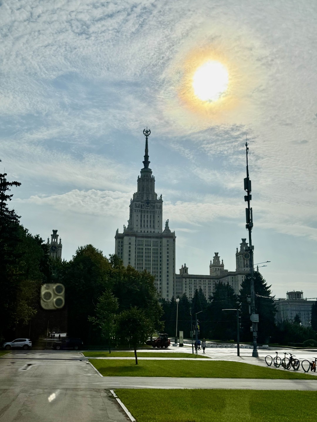 Три часа на автобусе - и вы знакомы с Москвой (Леда)
