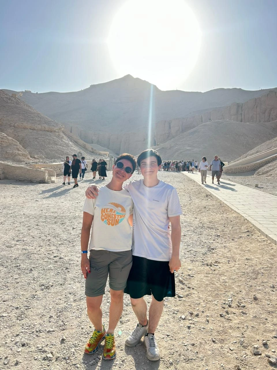 Были в Луксоре на индивидуальной экскурсии вдвоем с сыном. Гид Таха отлично знает свое дело. Все