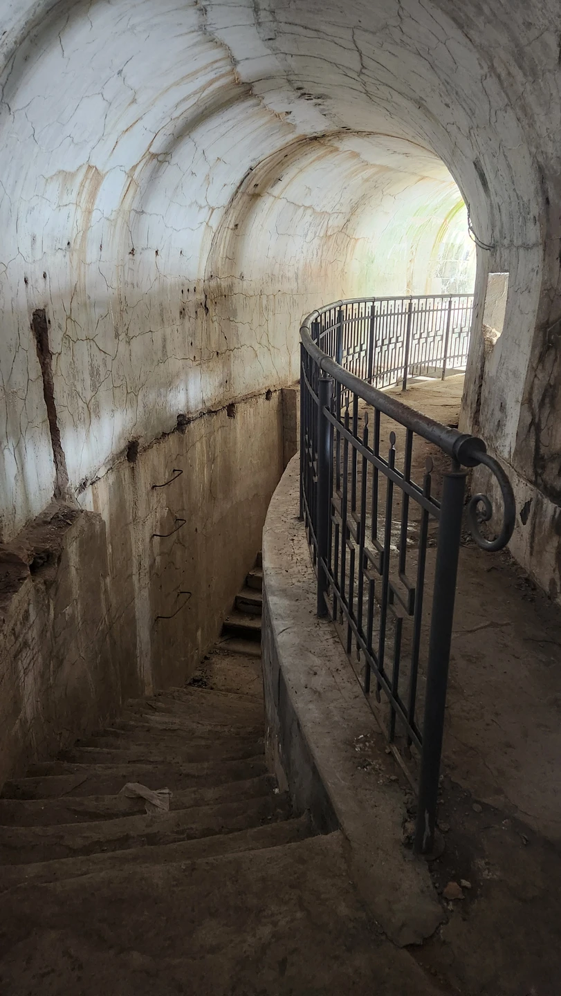 Посетили остров Русский вместе с гидом Кириллом! Сразу обсудили локации, так как в некоторых мы уже