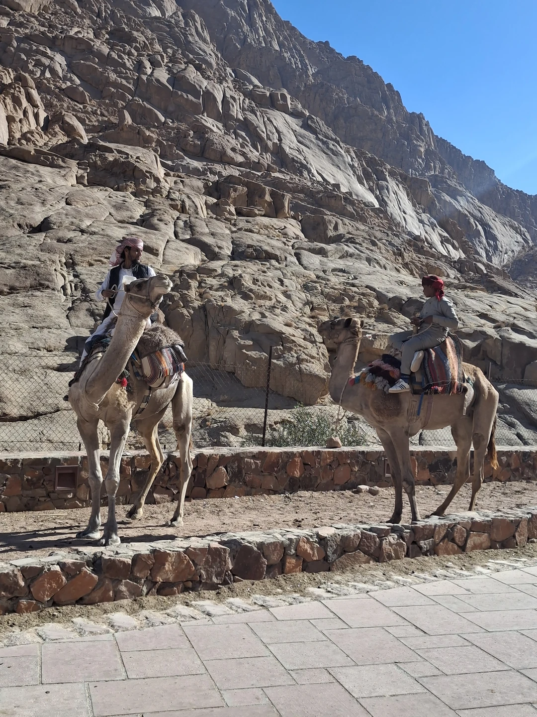 Очень понравилась экскурсия, довольно долгая дорога, ранний подъем, но все было комфортно. По пути очень красивая