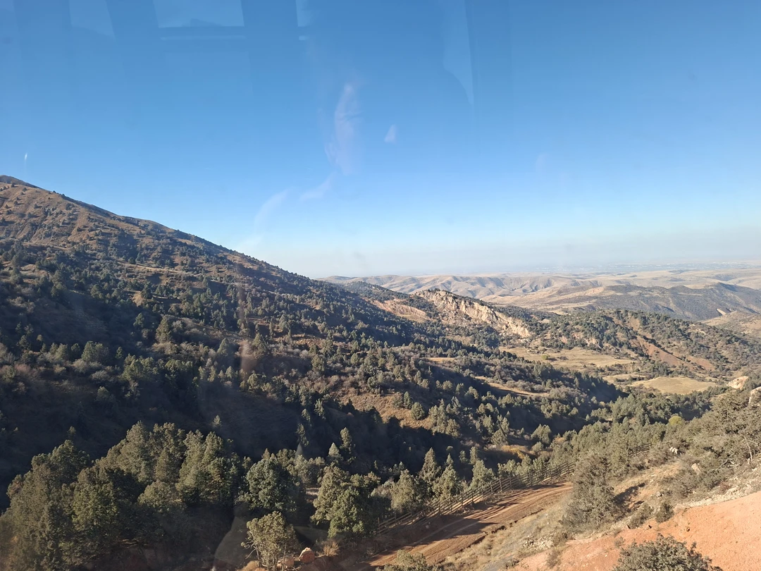 Горы на горнолыжке Амирсой - это незабываемо. Очень впечатлило. Не хотелось оттуда уезжать