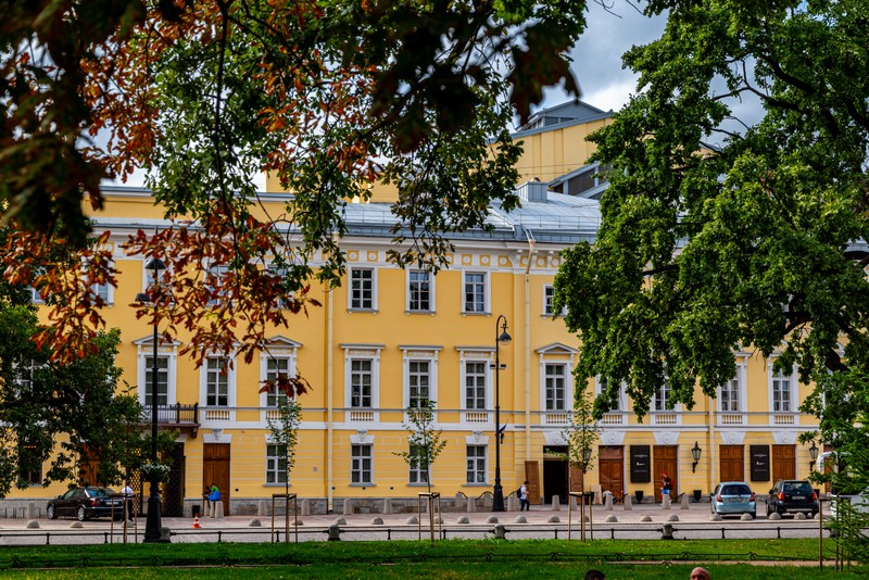 В шаге от Невского: что скрывают петербургские особняки
