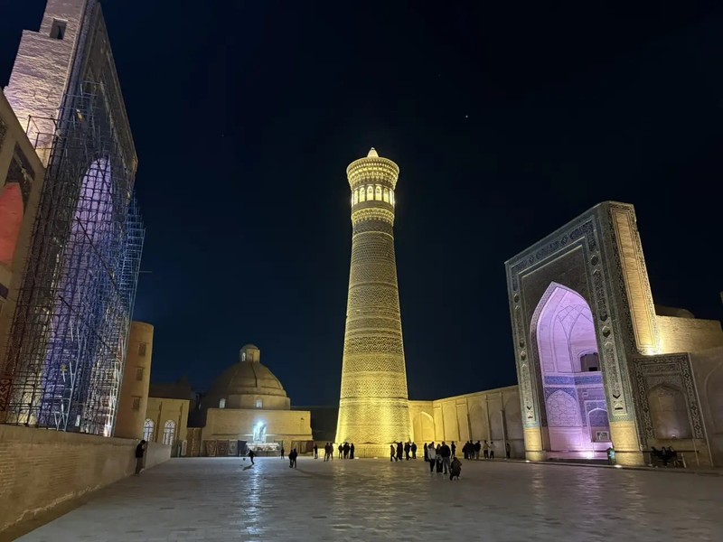 В марте были на экскурсии в Бухаре. Экскурсия длилась 6 часов, была насыщенной и интересной- на