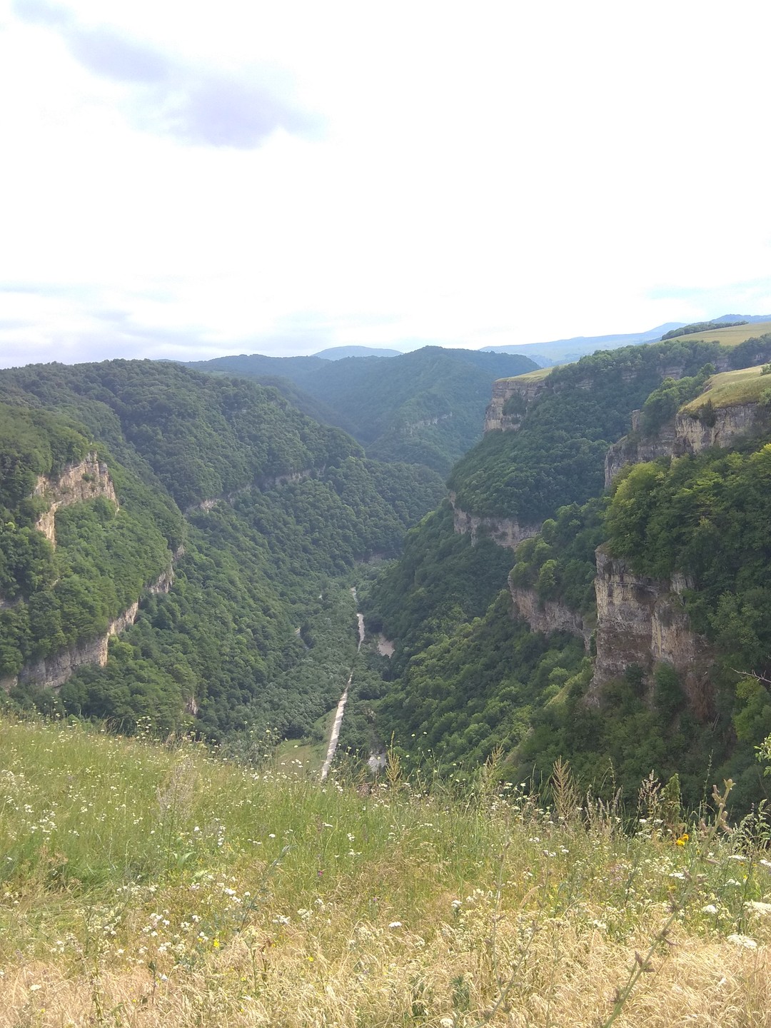 Экскурсия очень понравилась. Алексей интересно рассказал об истории Кавказских народностей, природу образования Кавказского хребта, показал три