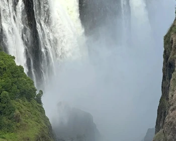 Купание в Купели Дьявола, прогулка у водопада Виктория и ужин в ресторане на краю каньона