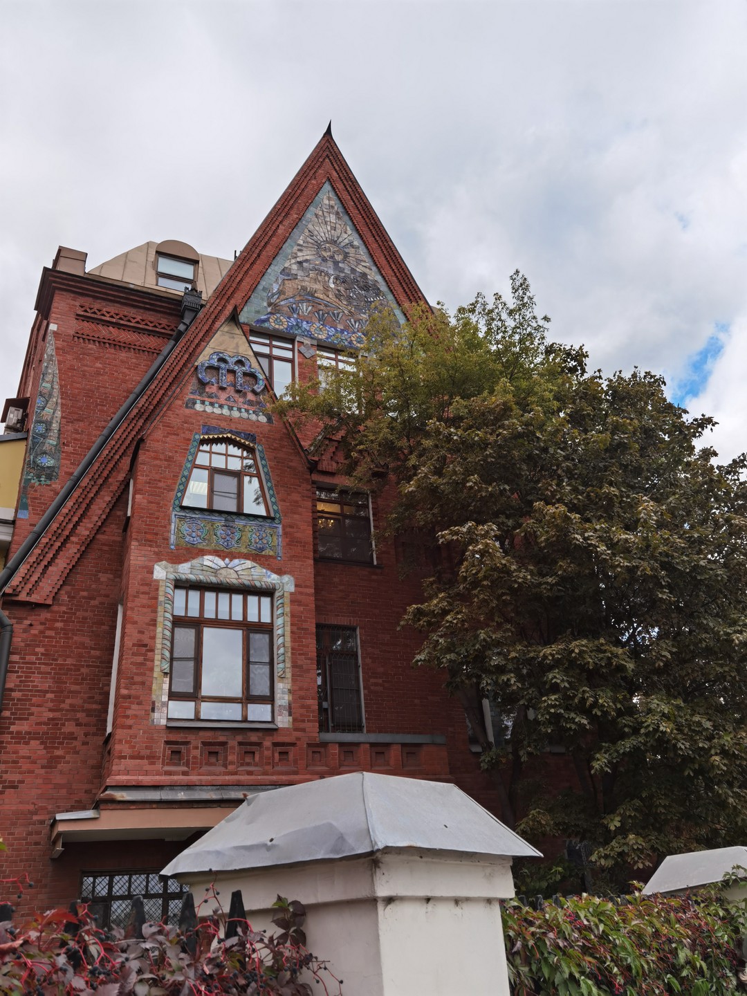 Спасибо Елене за интересную экскурсию по Остоженке и её переулкам! Было настолько увлекательно, что о том