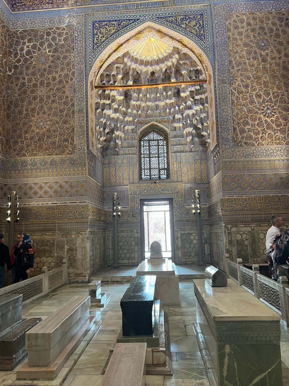 30.10.2025 посетили экскурсию с гидом Шарухом. Остались в полном восторге. Шарух прекрасный рассказчик и хороший фотограф