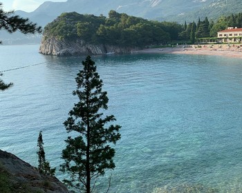 Остров Мамула, отдых на пляже Тиесна Лука, посёлок Бигово