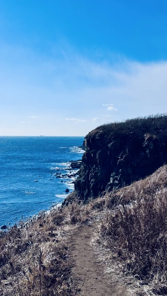 Великолепный гид, который бесподобно знает свой край, любит его и болеет душой. Игорь приятен в беседе, с ним легко преодолеваешь любые маршруты 💙