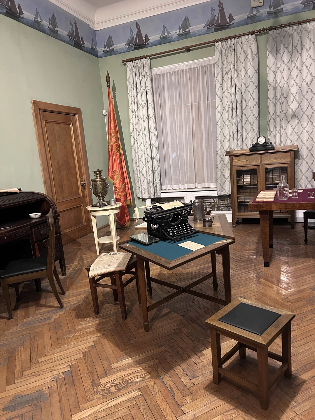 Прекрасная экскурсия, прекрасный экскурсовод Анастасия. Очень хорошо владеет информацией, увлекательно и интересно рассказывает. Два часа пролетели