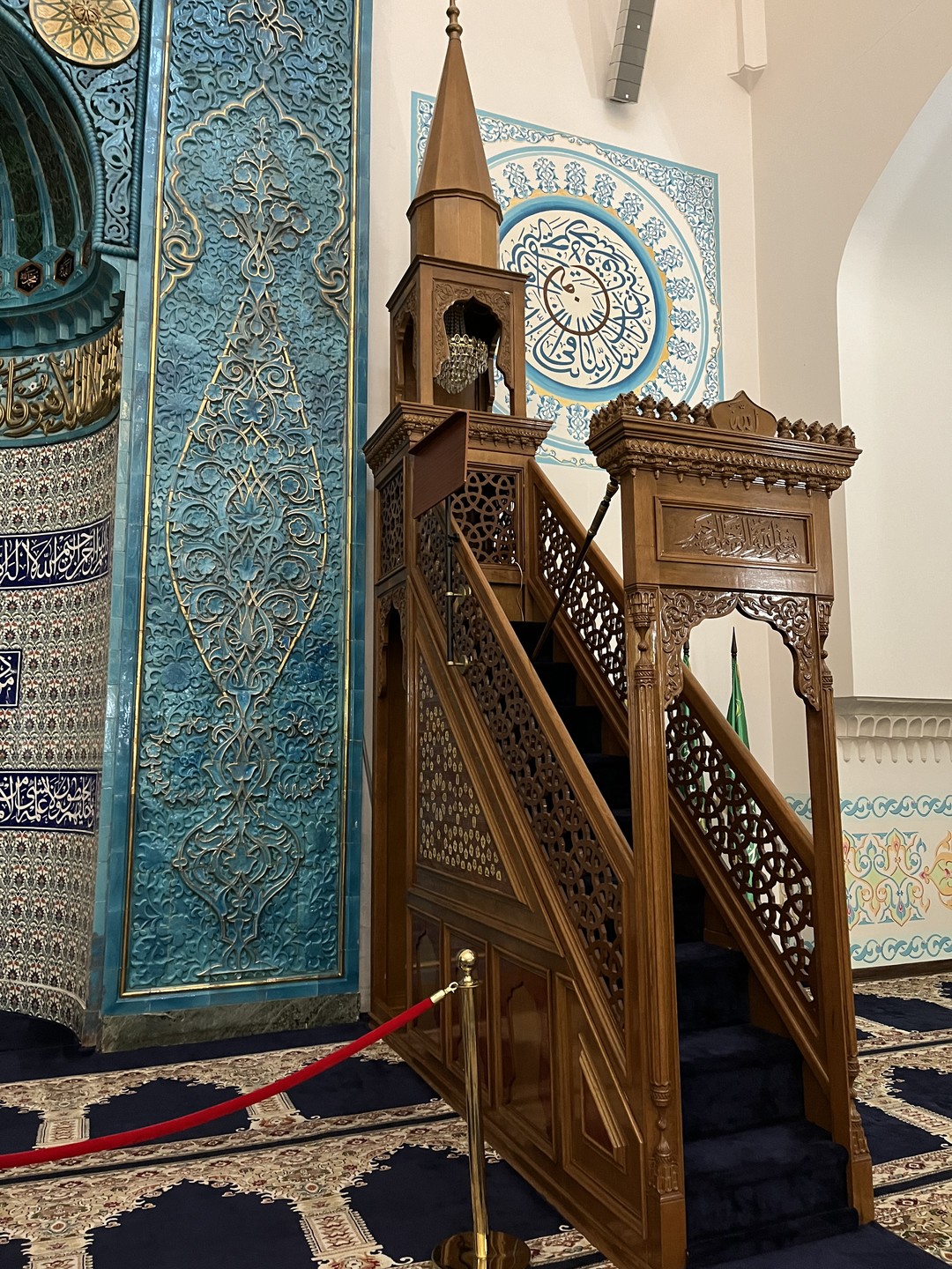 Дороговато для 1-часовой экскурсии. А льгота для пенсионеров-просто смех, аж 50 рублей! Гид Амин-великолепен! Прекрасный рассказчик