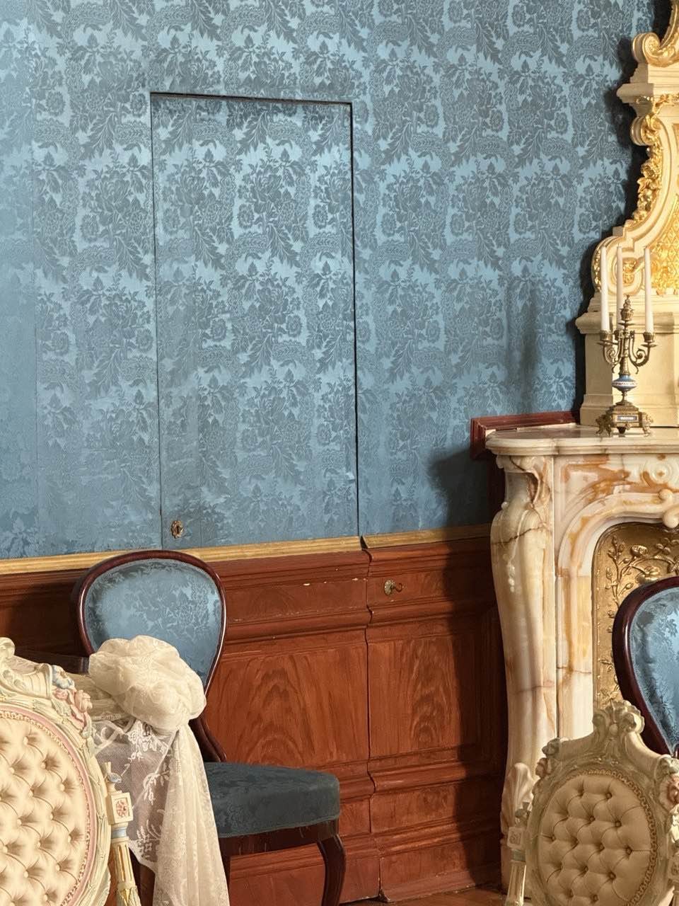 Замечательная экскурсия! На два часа мы полностью выпали из жизни, с головой погрузившись в интригующий мир