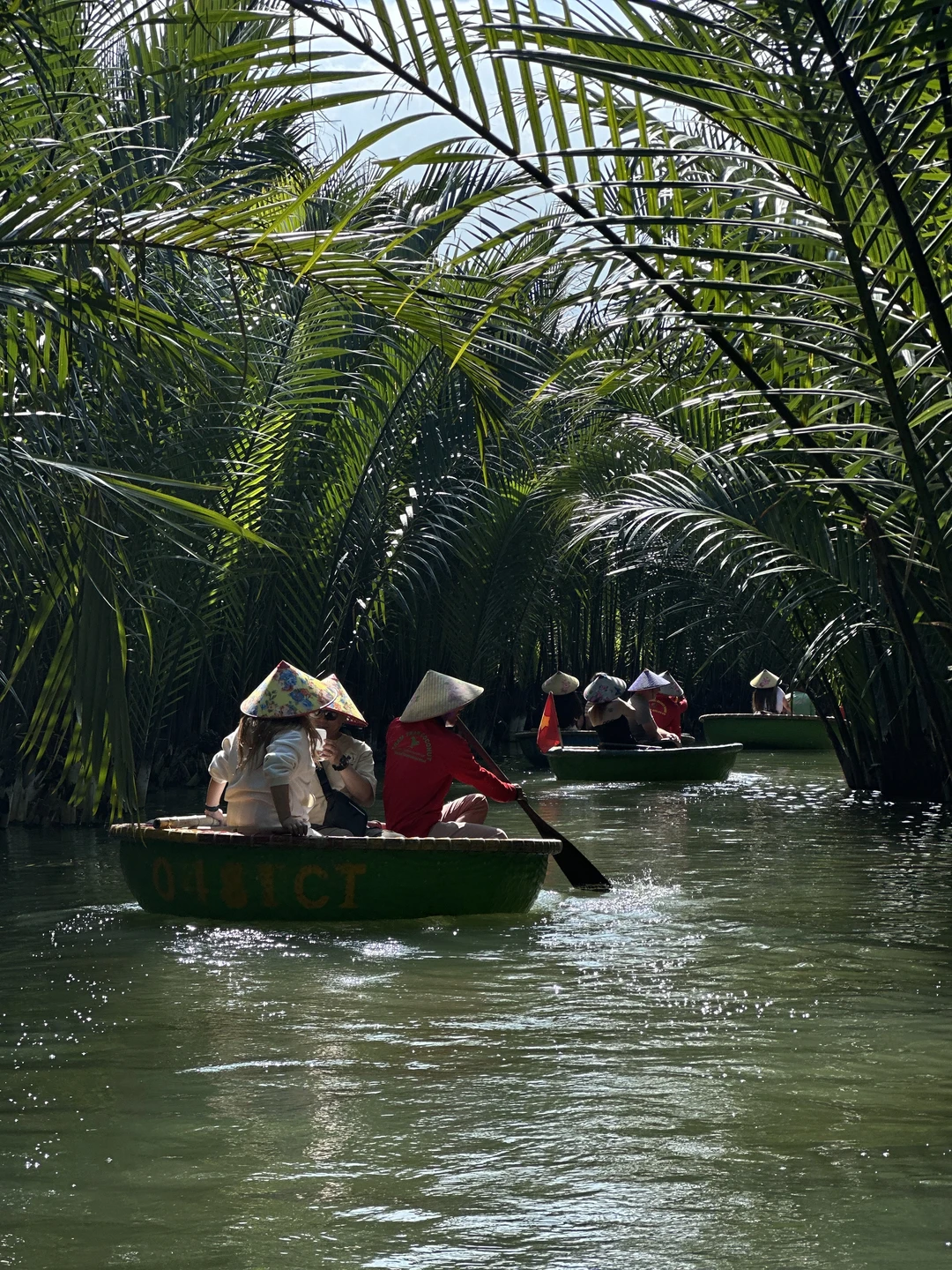 Ездили с Павлом и моей трехлеткой в Хойан, экскурсия получилась очень интересной и насыщенной. Рассказывает живо
