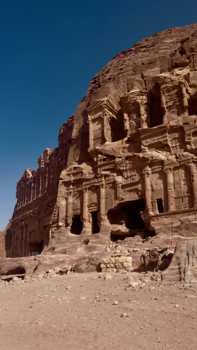 Это было потрясающее погружен е в атмосферу древней Петры, наш гид рассказывал потрясающие истории этого региона