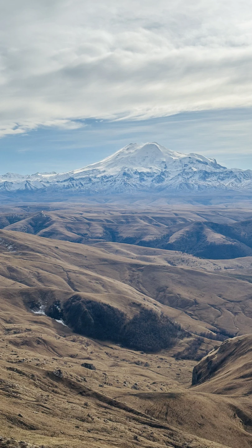Путешествие на плато Бермамыт - это что-то невероятное по масштабу и красоте! Потрясающие пейзажи, величественный Эльбрус, вкусная домашняя кухня