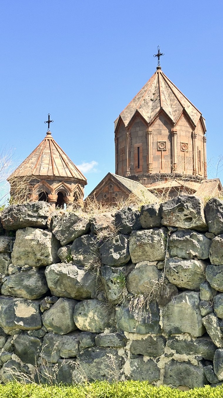 Фото Ущелье реки Касах: древние монастыри и памятник армянскому алфавиту