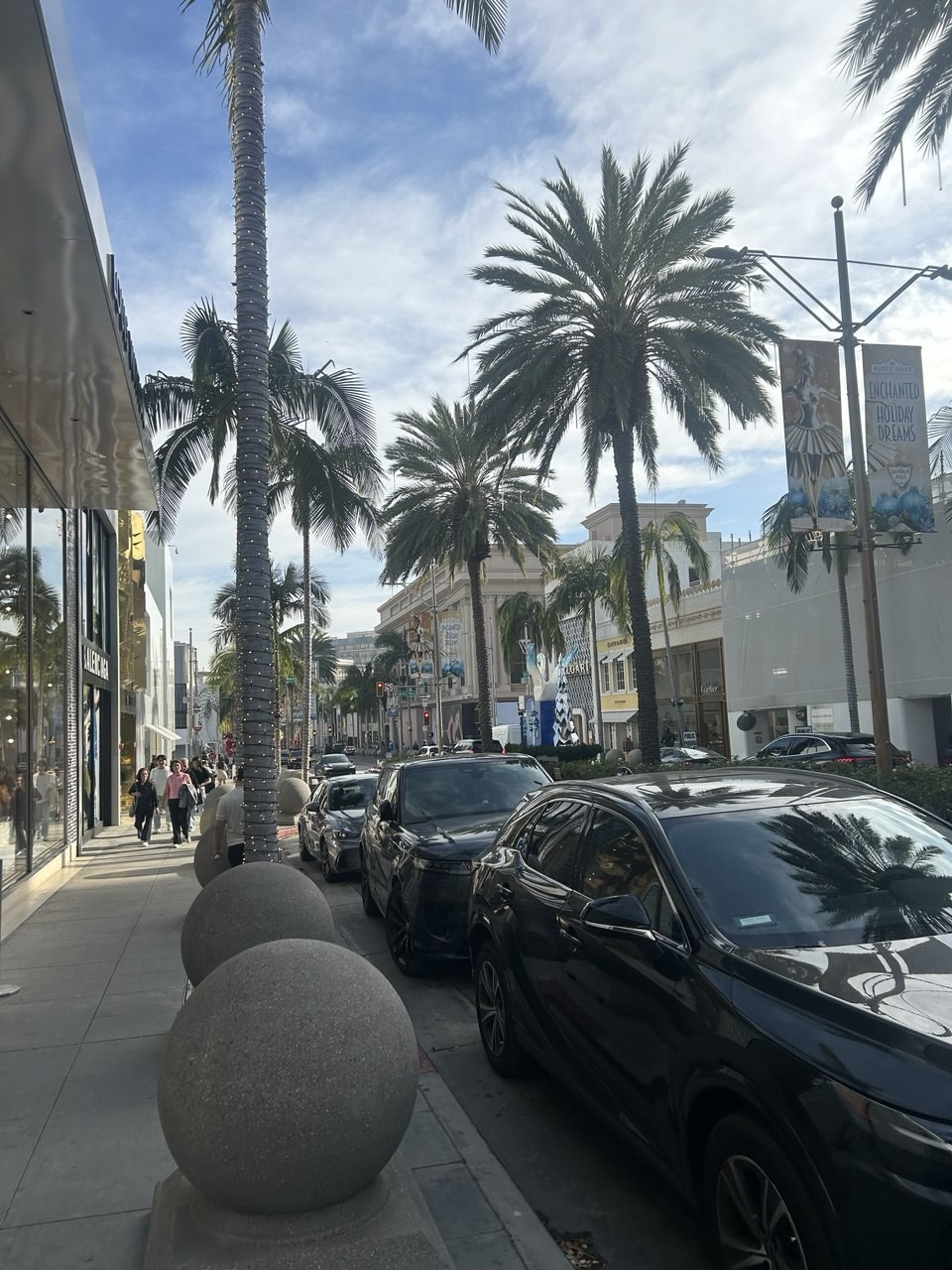 Прекрасная насыщенная и наполненная экскурсия с Дмитрием. Дмитрий очень образованный и интеллигентный человек, ненавязчивый рассказчик. С