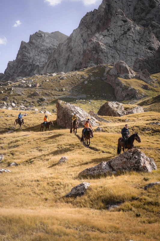 С остановками на развлечения: джип-тур по Киргизии этнической, заповедной, гастрономической