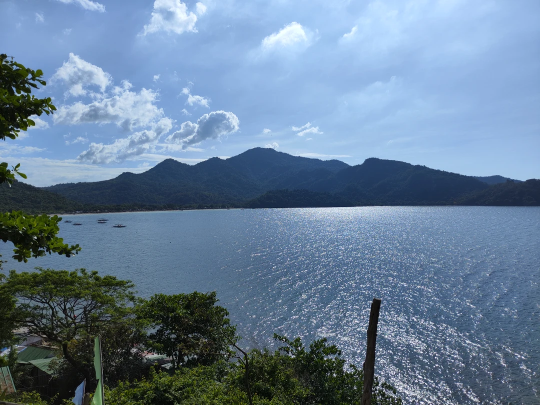 Как же классно, когда можешь в далёкой стране общаться с человеком на родном языке, спросить его о чем угодно по ходу экскурсии и получить ответ!