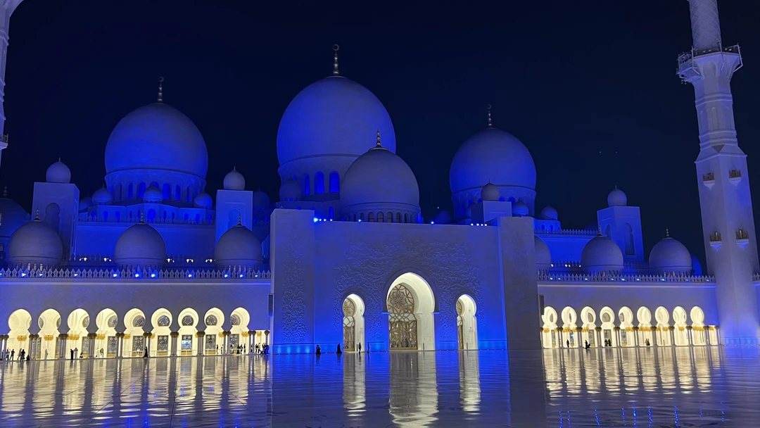 Экскурсия из Дубая в Абу-Даби в мини-группе (AP)