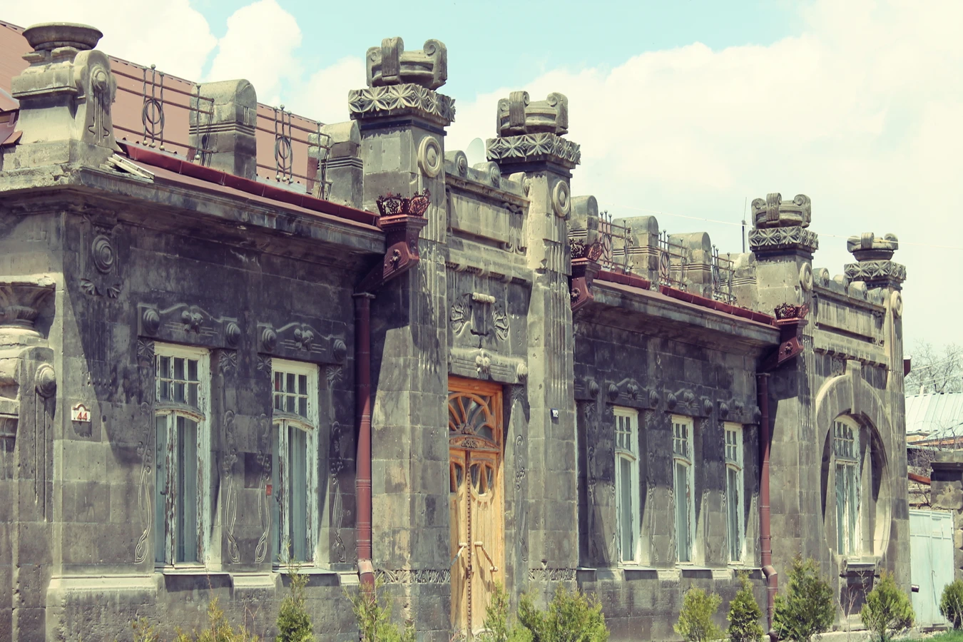 Гюмри: от чёрного туфа до красного вина