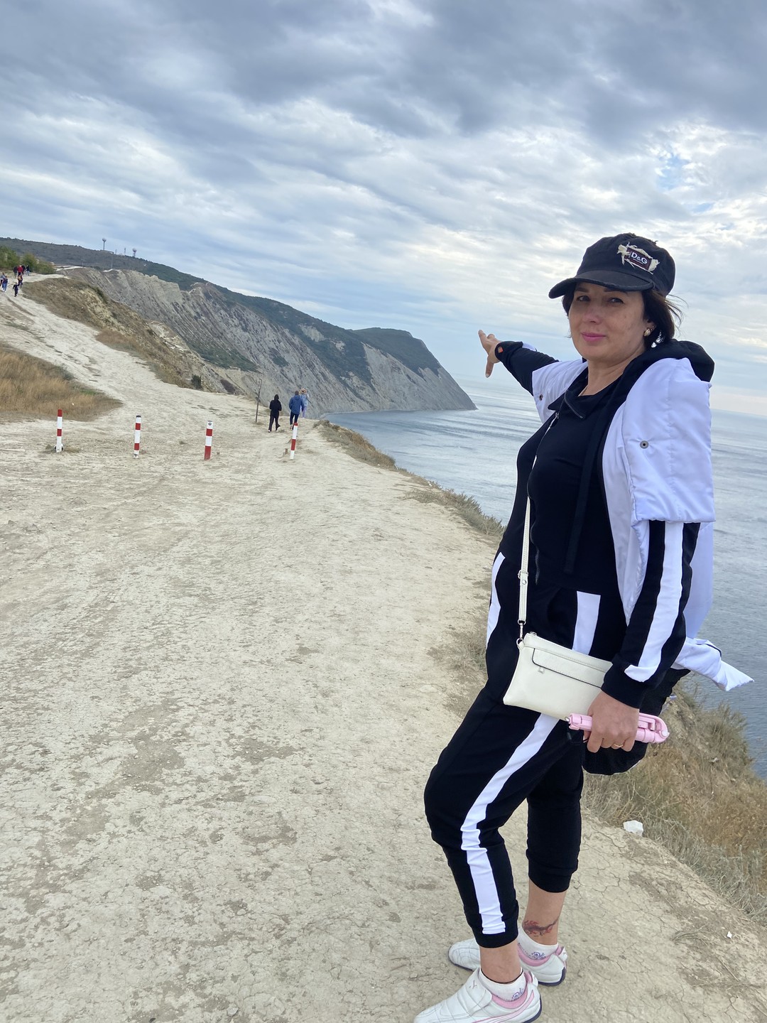 Отличная экскурсия! Водитель профи, такие были дороги и маршрут, аж дух захватывает, и крутые подъёмы и