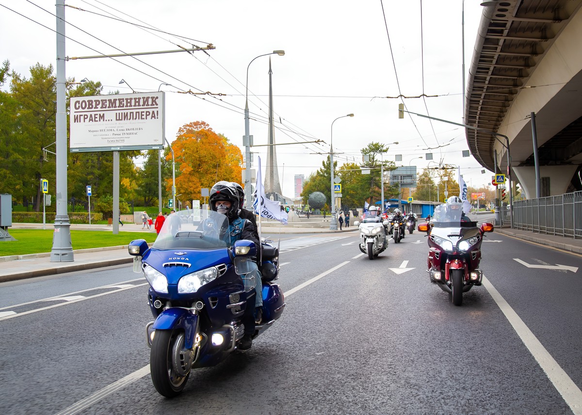 Все высотки Москвы — на мотоциклах (круглый год) (17/23)