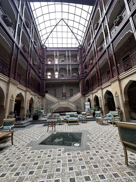 Хорошая экскурсия, Эльнур отличный гид, много знает, экскурсия достаточно познавательная. Заводит в самые неприметные улочки Старого