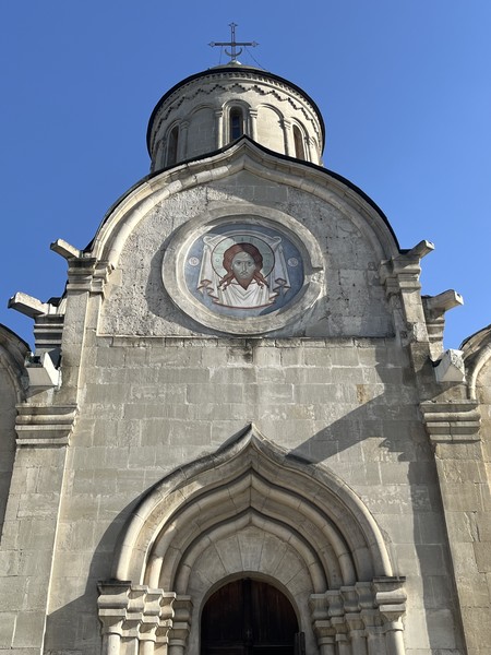 Вместе с семьей посетили данную экскурсию. Очень символично было гулять по просыпающимся от зимы улицам под