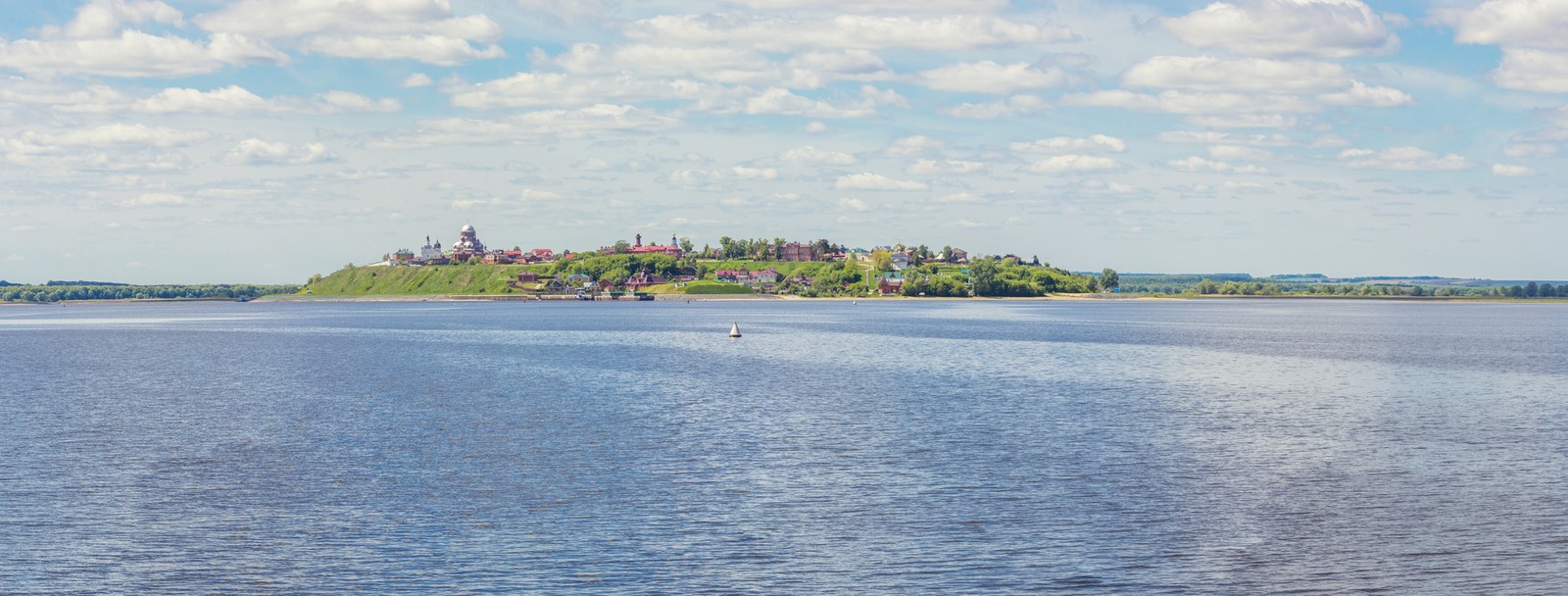 Прогулка на парусной яхте по Волге