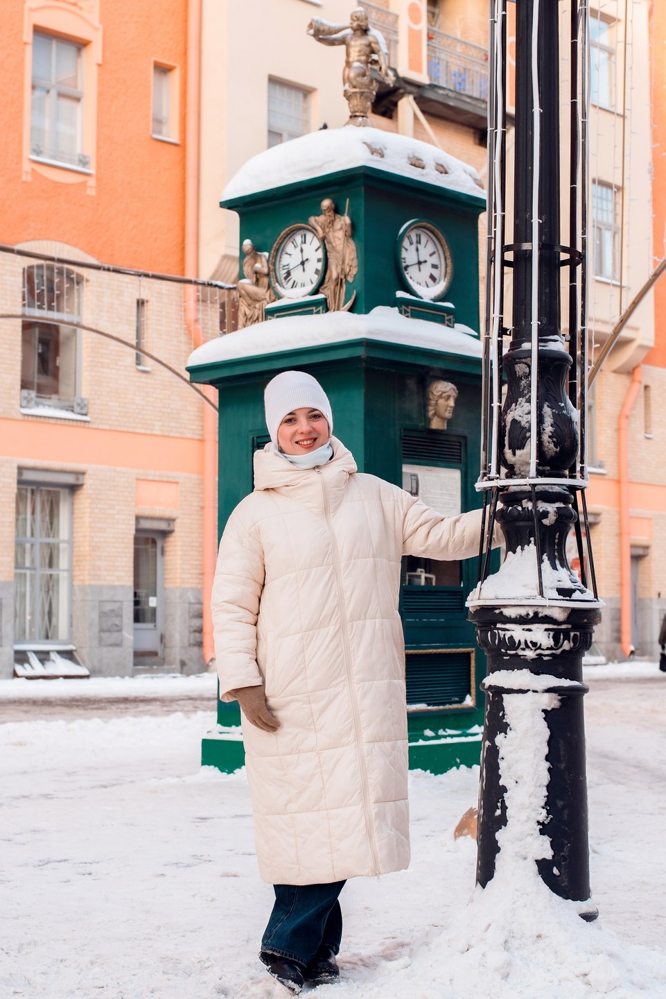 Гуляли с фотографом Кристиной по новогоднему Петербургу. Мы приезжаем в этот прекрасный город уже в 3